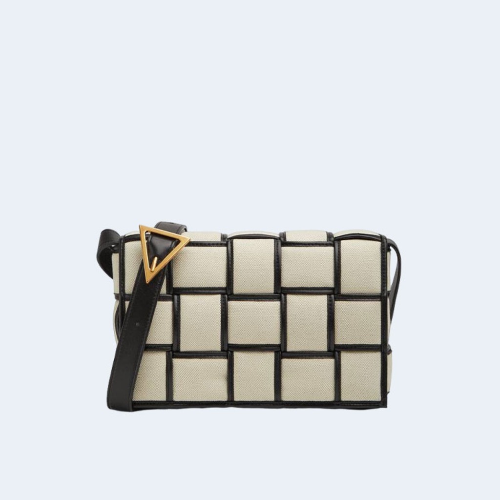 블랙 패디드 카세트백