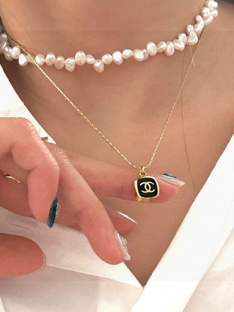 빈티지 샤x 블랙 스퀘어 다이얼 목걸이