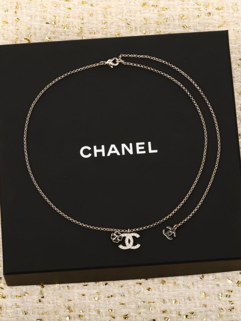 CC 로고 크리스탈 네크리스