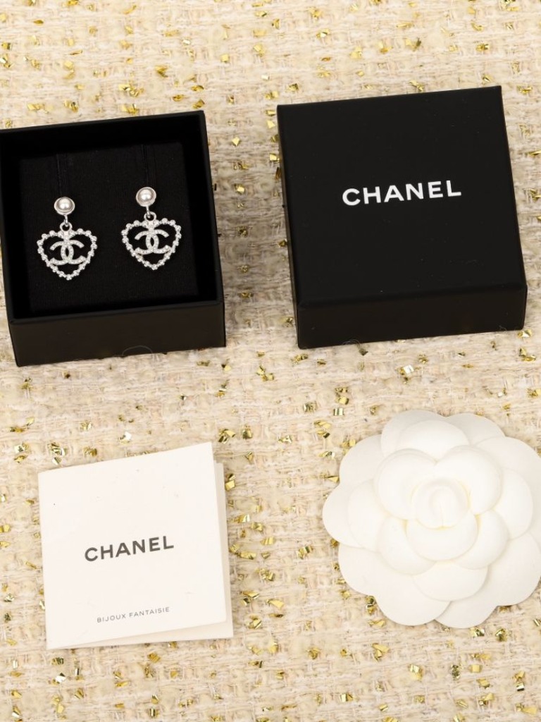 CC 로고 크리스탈 하트 드롭 이어링