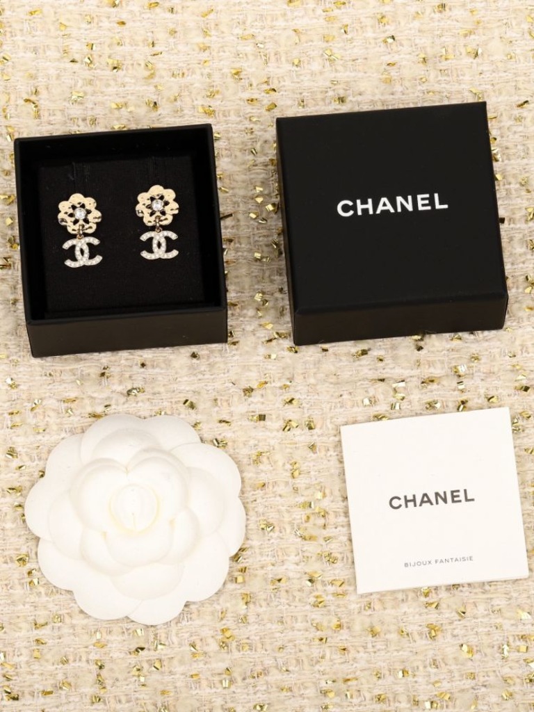 플라워 크리스탈 CC 드롭 이어링