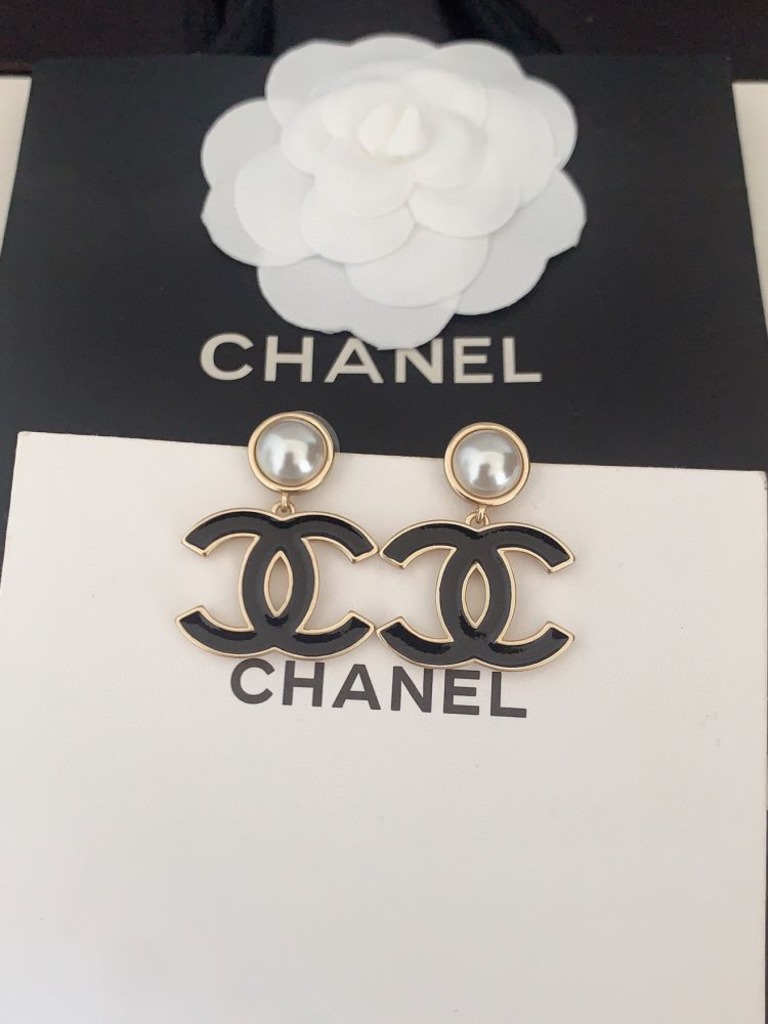 블랙 CC 펄 드롭 이어링