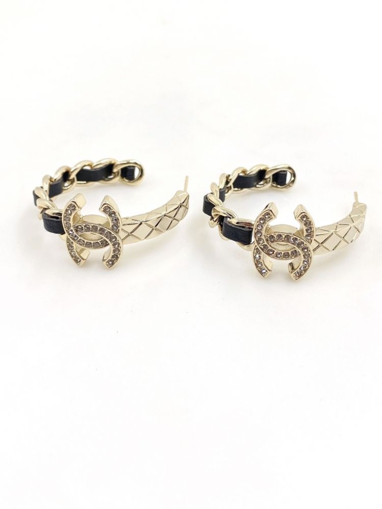 블랙 레더 CC 드롭 이어링