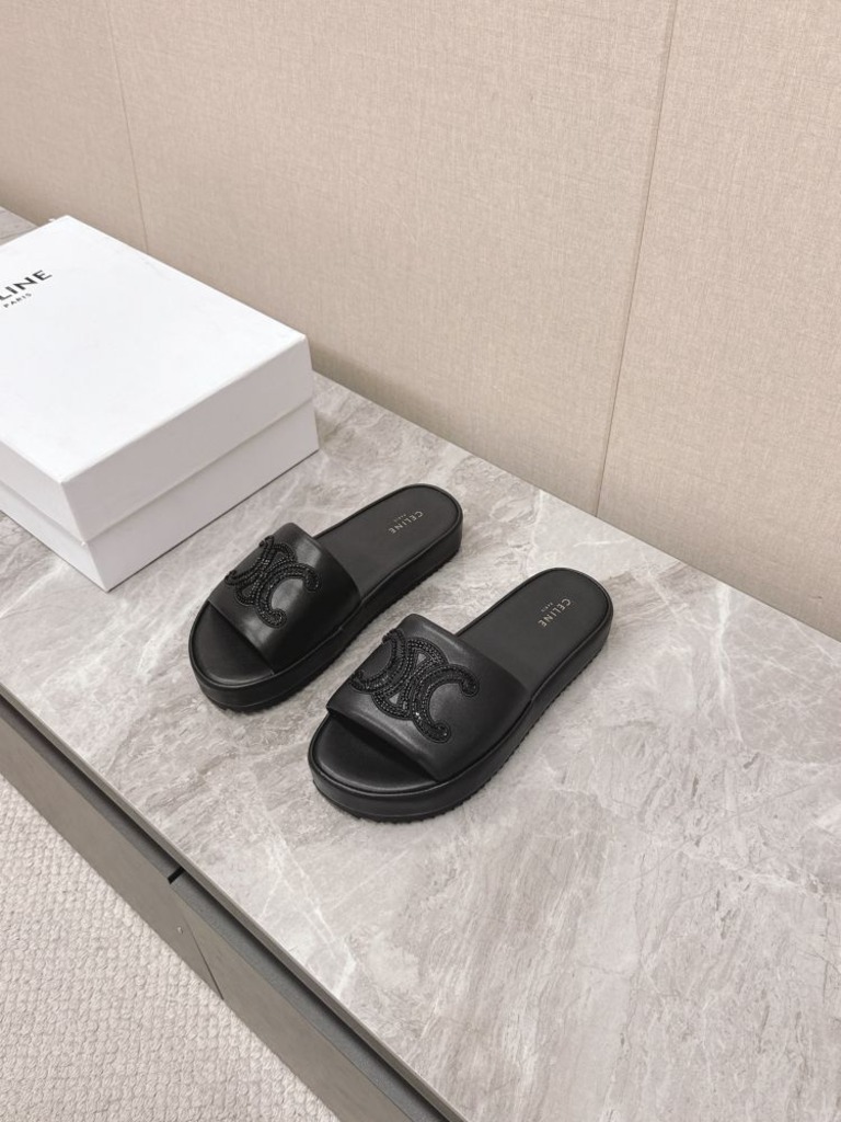 트리옹프 블랙 비즈 로고 슬라이드