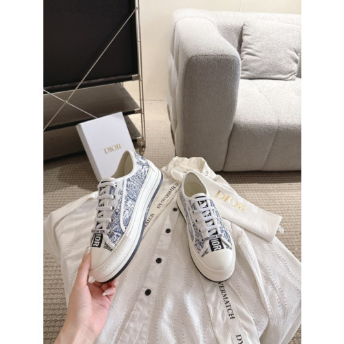 오블리크 자수 패턴 플랫폼 캔버스 스니커즈