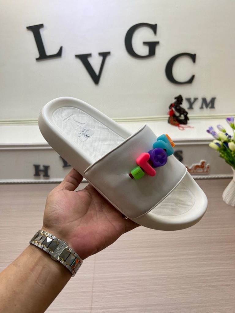 LOVE 비즈 장식 블랙 슬리퍼