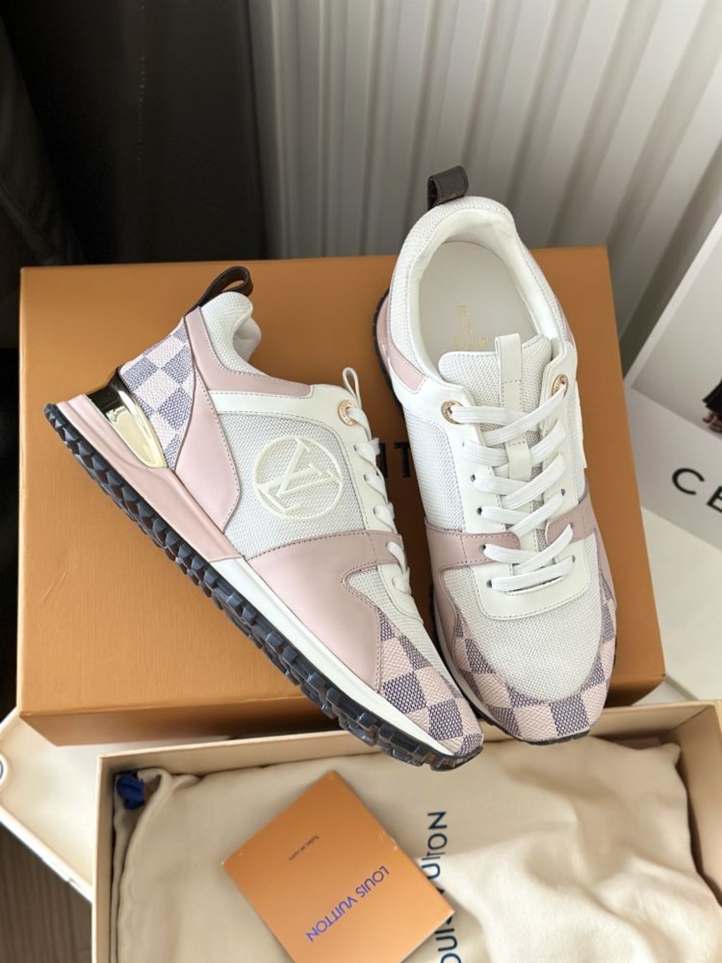 런 어웨이 스니커즈