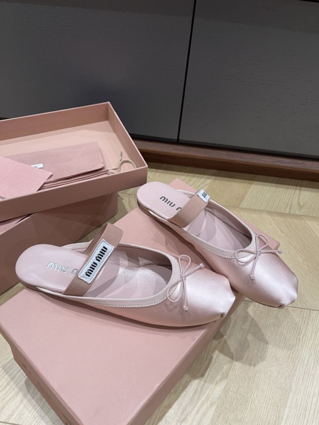 리본 라운드 토 플랫 뮬