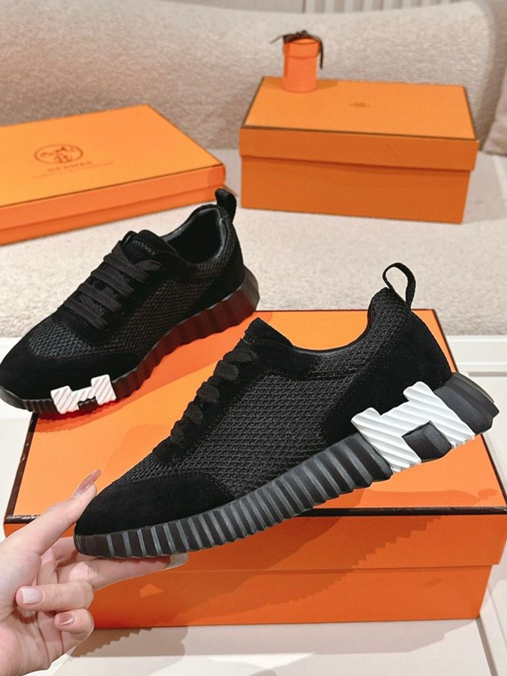 바운싱 스니커즈