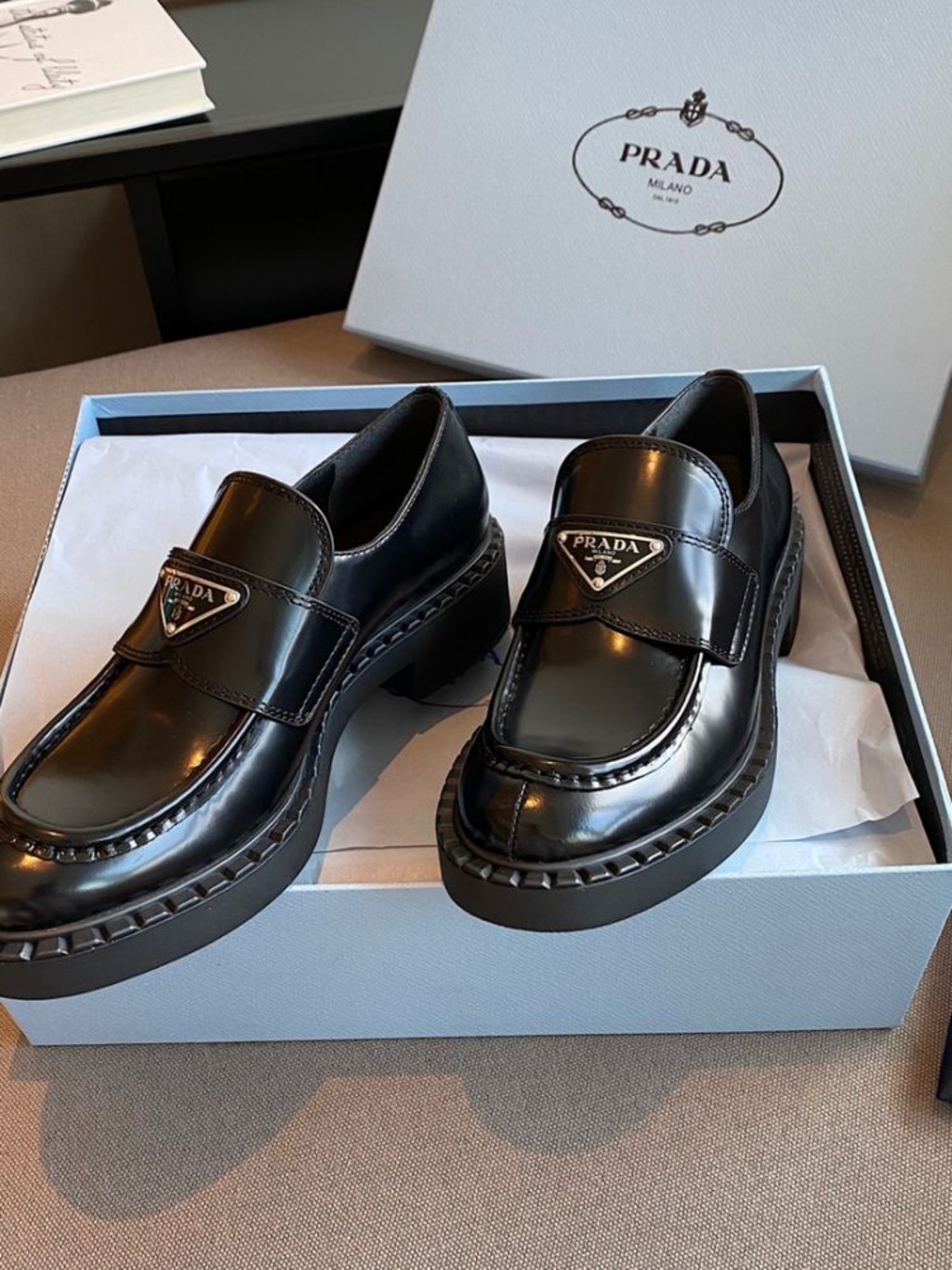 초콜릿 브러쉬드 포인트드 로퍼