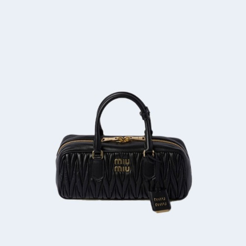 미디엄 아르카디 마테라쎄 나파 가죽백 블랙