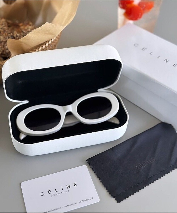 트리옹프 선글라스 화이트